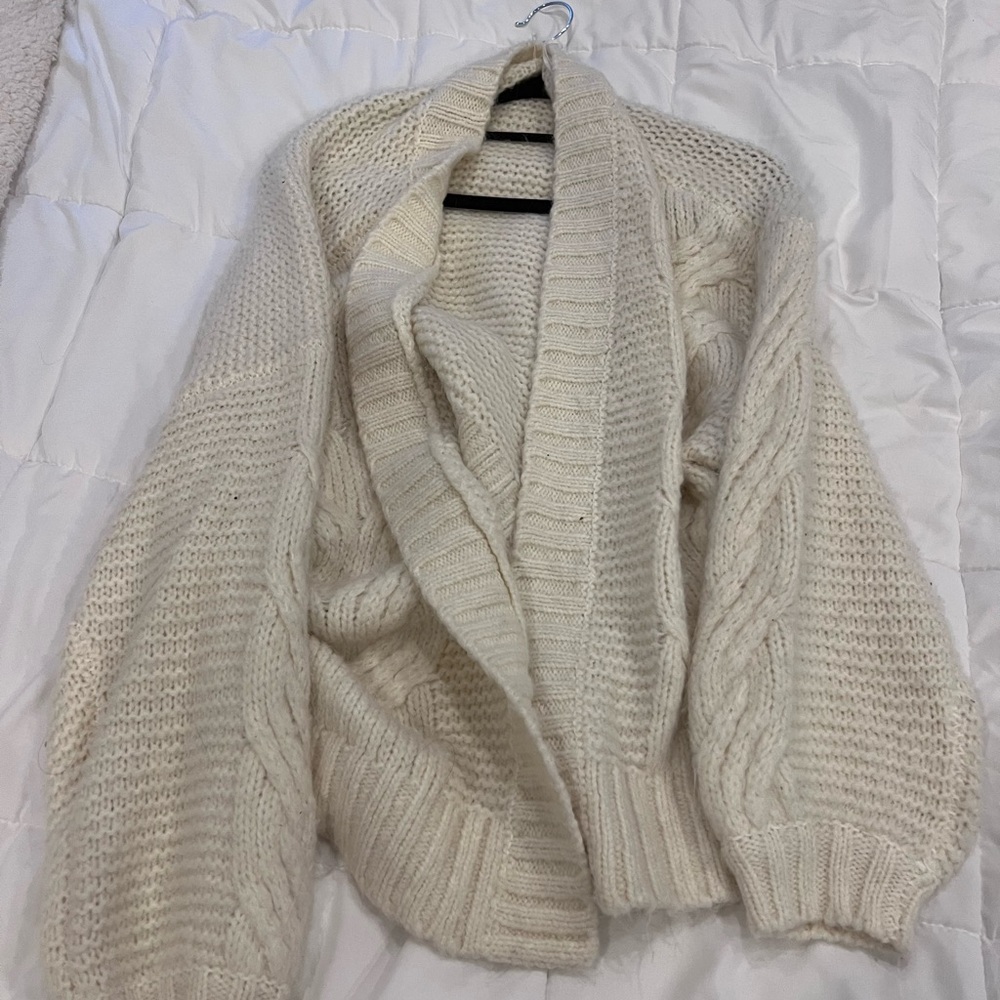 Cozy Cream Cable Knit Sweater/cardigan